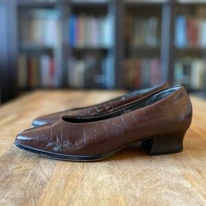 Vintage Brown Crocodile Textured Heels